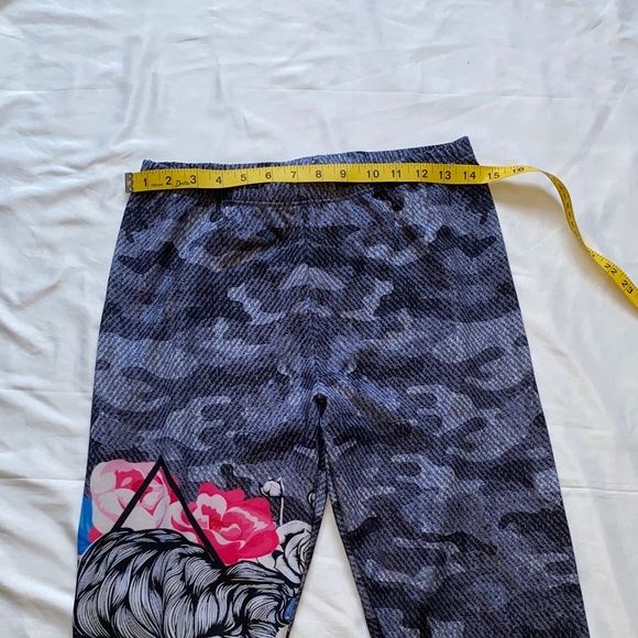 Women's Camouflage Skull Print Leggings - Picture 10 of 12